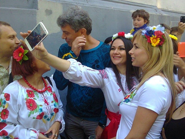 Борис Немцов скакал, доказывая, что не москаль