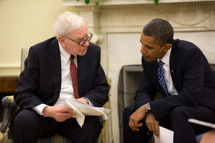 President Barack Obama and Warren Buffett in the Oval Office