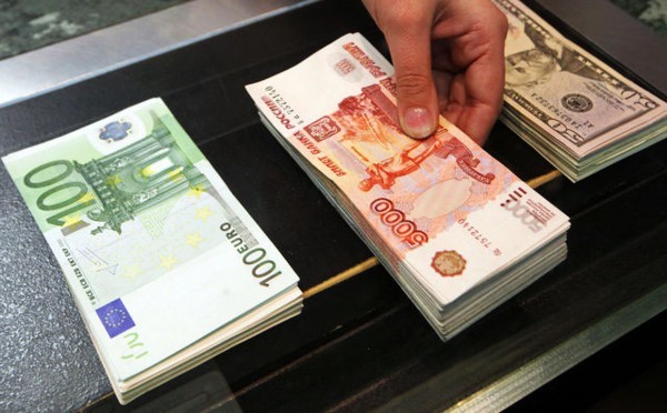 Рубль резко вырос по отношению к доллару и евро