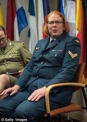 Натовские военнослужащие получили право носить форму, предназначенную для того пола, к которому они сами себя причисляют