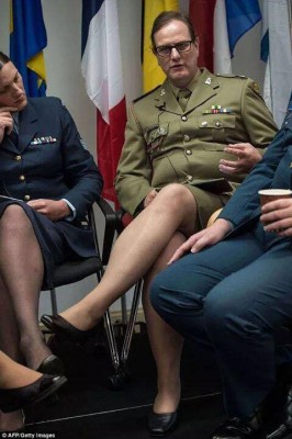 Натовские военнослужащие получили право носить форму, предназначенную для того пола, к которому они сами себя причисляют