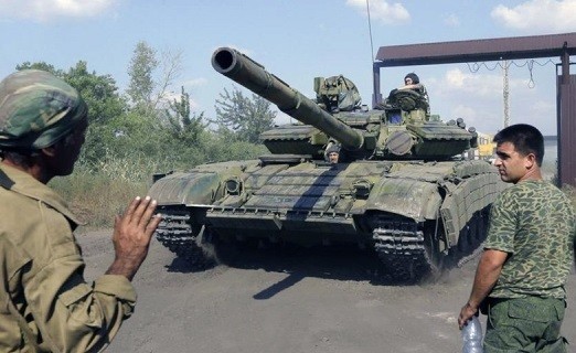 В Станице Луганской казаки угнали танк у пьяных карателей