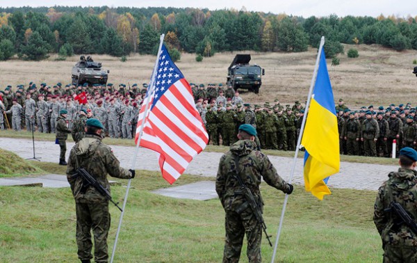 НАТО толкает Украину к этнической чистке Донбасса