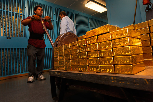 Почему европейские государства забирают свои золотые резервы из США