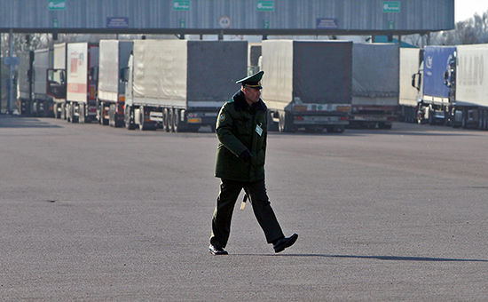 Белоруссия вернула таможенников на границу с Россией