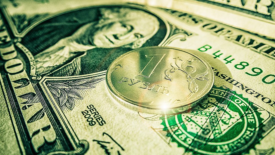 Рубль завершает год тотальным снижением к доллару и евро