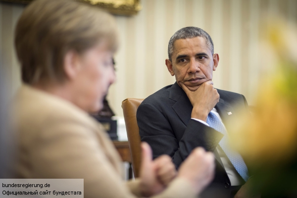 Обама отчитал Меркель за желание отменить санкции против России