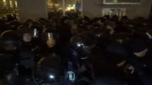 В Киеве штурмуют здание администрации президента