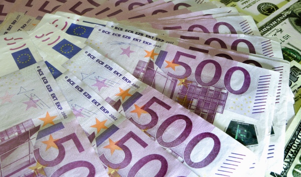 Мировые центробанки начали избавляться от евро