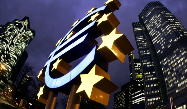Европейский центральный банк обвалил евро
