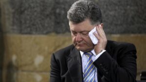 Порошенко вновь рассказал западной прессе о российских военных на Украине