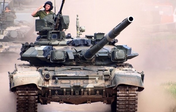 "Танковая и общевойсковая армии – ответ России на приближение НАТО к границам"