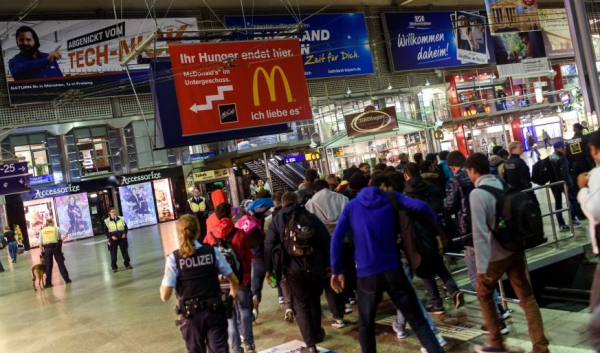 Натиск беженцев в картинках. Мюнхен на пороге коллапса!