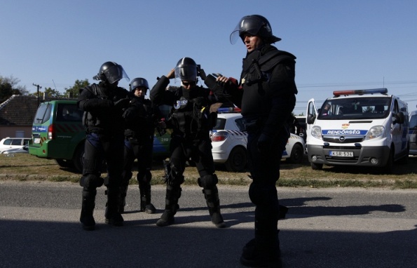 Полиция Венгрии применила слезоточивый газ против беженцев на юге страны