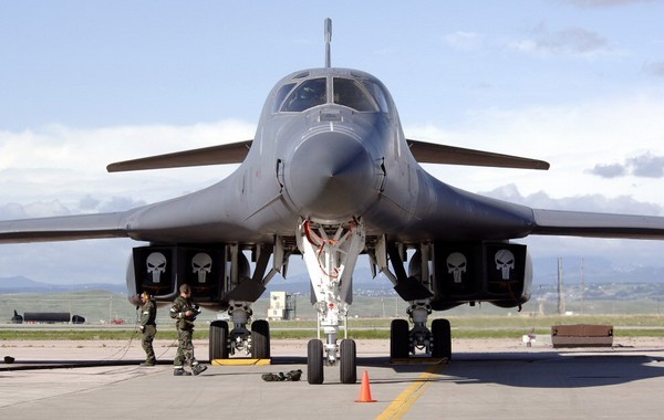 В-1В «Лансер» - стратегический бомбардировщик США