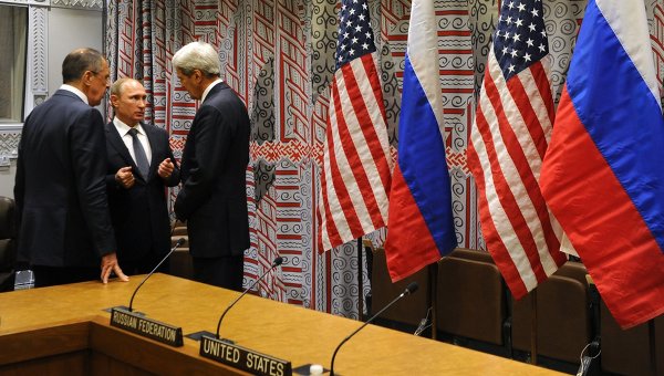 Politico: США пытаются наладить связь с Россией по "красному телефону"