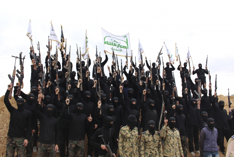 Боевики принадлежащей к “умеренной оппозиции” группировки “Ахрар аш-Шам” 