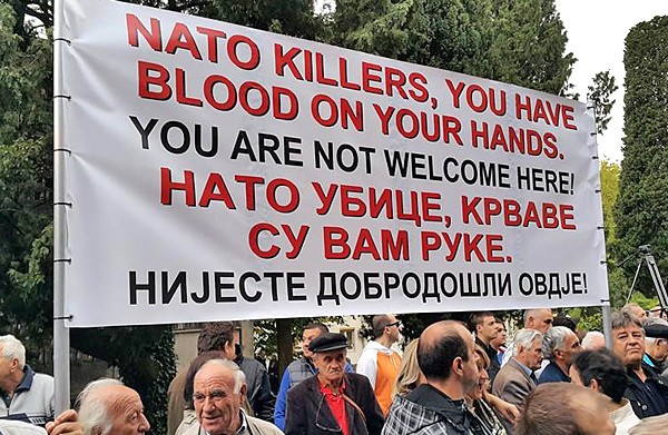 Маятник "майданов" ударил по НАТО из Черногории?
