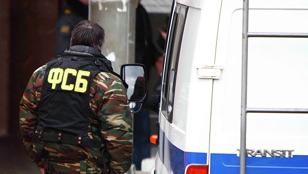 ФСБ задержала 14 человек за изготовление поддельных паспортов для ИГ