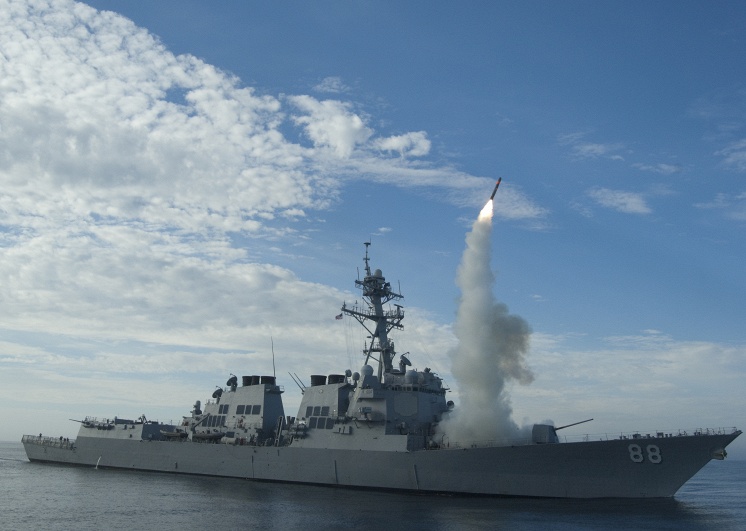 Пуск ракеты Tomahawk с американского эсминца USS Preble (DDG 88) 