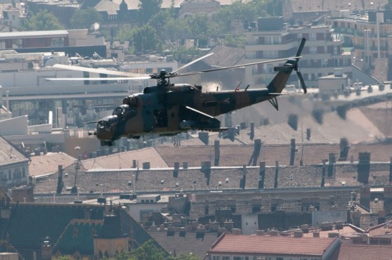 Ми-24 во время съемок с воздуха в американском фильме "Хороший день, чтобы умереть". Венгрия, 2012 год