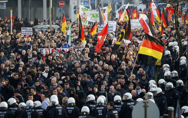 Supporters of anti-immigration right-wing movement PEGIDA (Patriotic Europeans Against the Islamisation of the West) take part in in demonstration march, in reaction to mass assaults on women on New Year's Eve, in Cologne, Germany, January 9, 2016. REUTERS/Wolfgang Rattay