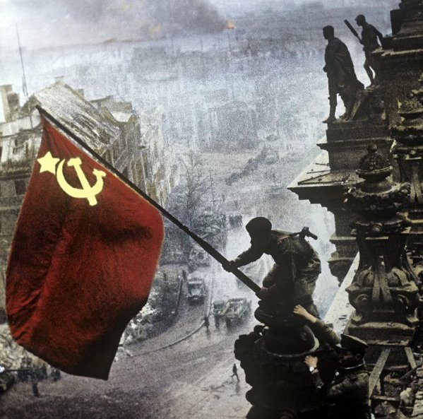 Советский флаг, крушение СССР и несбывшиеся надежды