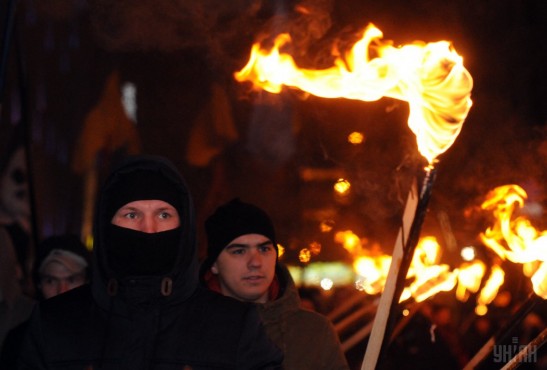 Клянемся сжечь Кремль: в Киеве нацисты жгли факелы в честь Степана Бандеры