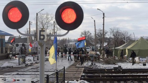 Безумие Украины: Порошенко макнули лицом в…