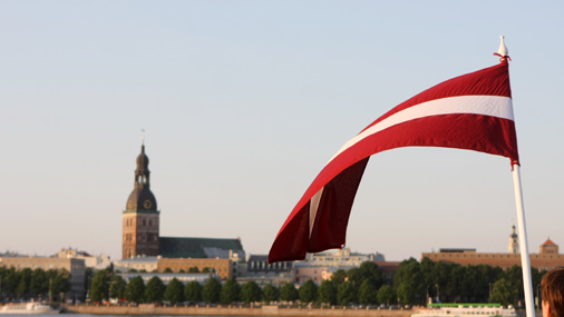 Латвия окончательно поставила на себе крест: капитал покидает страну
