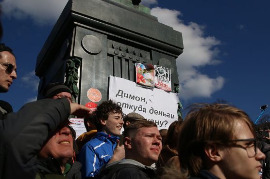Путин остается «тефлоновым», а страна ждет отставки Медведева