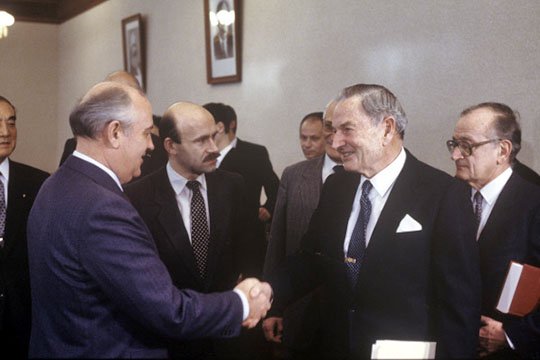 Фурсов: "С Горбачевым Рокфеллеры говорили уже не как с Брежневым. Не как с равным"