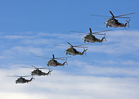 Именно на базе Центра действует знаменитая пилотажная группы «Беркуты» — виртуозы воздушных кульбитов, выступающие на вертолетах.
