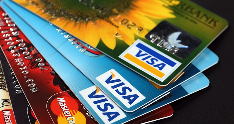 Размер долга по кредитным картам в США превысил "зловещую отметку"