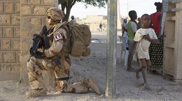  Французский солдат во время операции «Бархан» в Томбукту Reuters © Joe Penney 