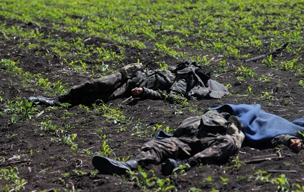 Украинские военкоматы начинают радовать повестками на право удобрить земли Донбасса