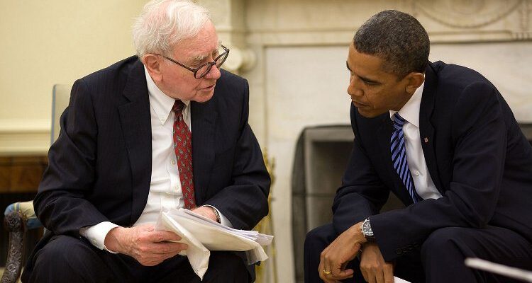 President Barack Obama and Warren Buffett in the Oval Office