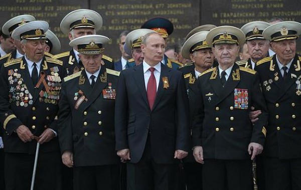 Владимир Путин и офицеры