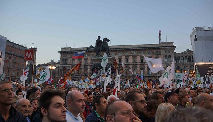 Мощный миттинг против политики САНКЦИЙ и в поддержку политики РОССИИ прошел в Милане