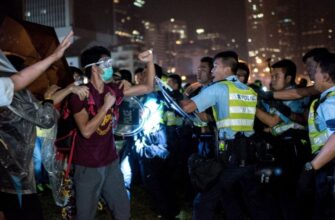 В Гонконге возобновились столкновения между демонстрантами и полицией