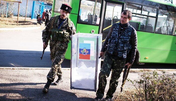 В Донецке и Луганске образовались очереди на избирательных участках