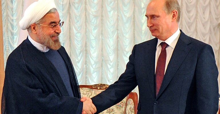 Политика Запада все больше сближает Россию и Иран