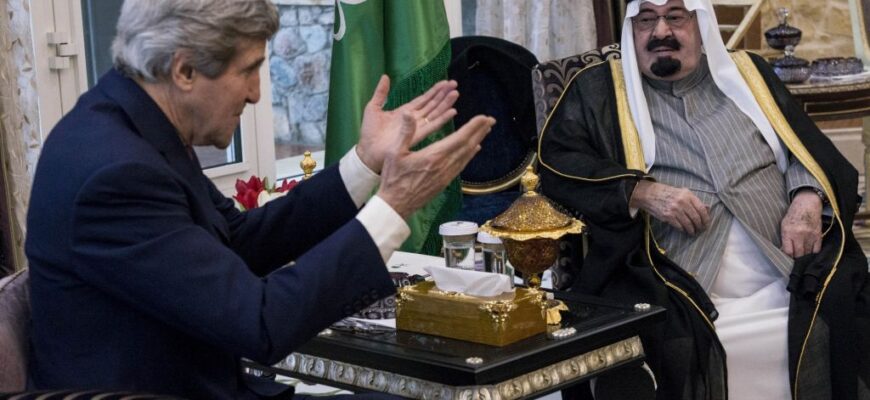 США и Саудовская Аравия хотят раздавить Россию и Иран