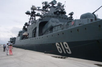 «Североморск» — большой противолодочный корабль проекта 1155. Mаксимальной скоростью 32 узла, водоизмещение 7570 тонн, наибольшaя длинa 163 м, ширинa 19 м.