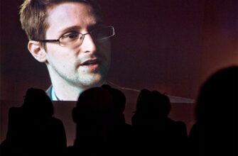 Сноуден: В iPhonе встроены программы для слежки