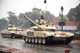 Российские танки Т-90 на параде в Нью-Дели