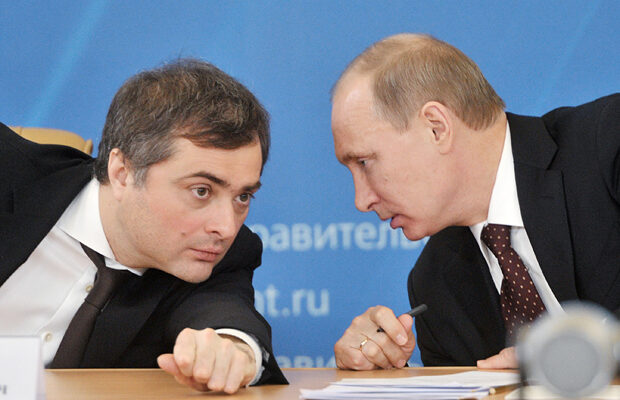 Порошенко обвинил Суркова в координации снайперов на Майдане