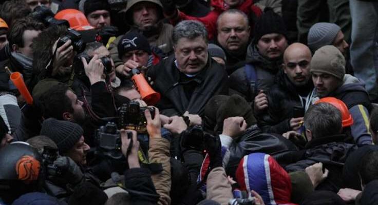 Репетиция свержения Порошенко: Партия войны сливает президента