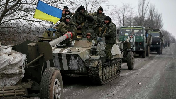 Киев не будет полностью отводить тяжелое вооружение