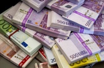 На Мосбирже евро упал ниже 62 рублей